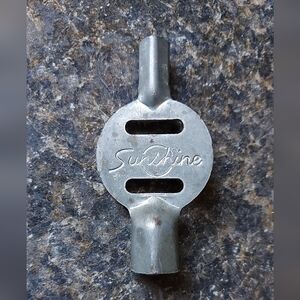 🪅Vintage Sunshine Rollerskate Key